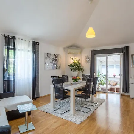 Stunning In Vodnjan With Kitchen Holiday home