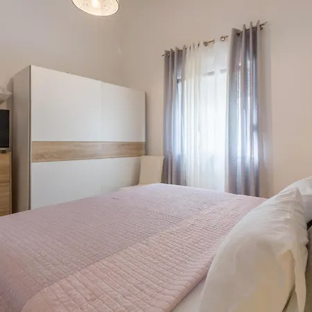 Stunning In Vodnjan With Kitchen Holiday home Orbanici